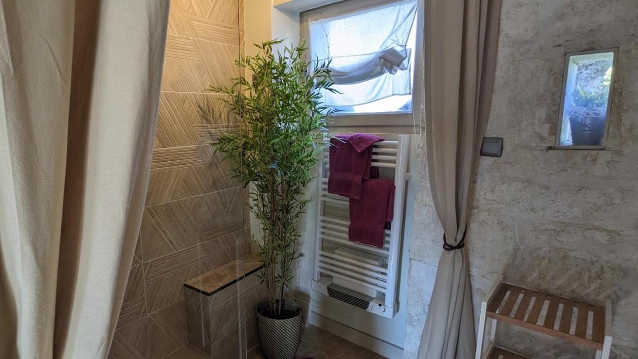 Domaine Les Feuillants Hotell Crouzilles Rum bild
